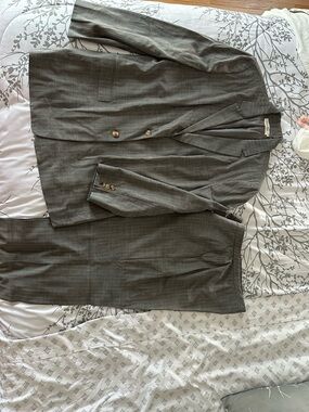 Woman’s Gray Two-Piece Suit Blazer & Trousers